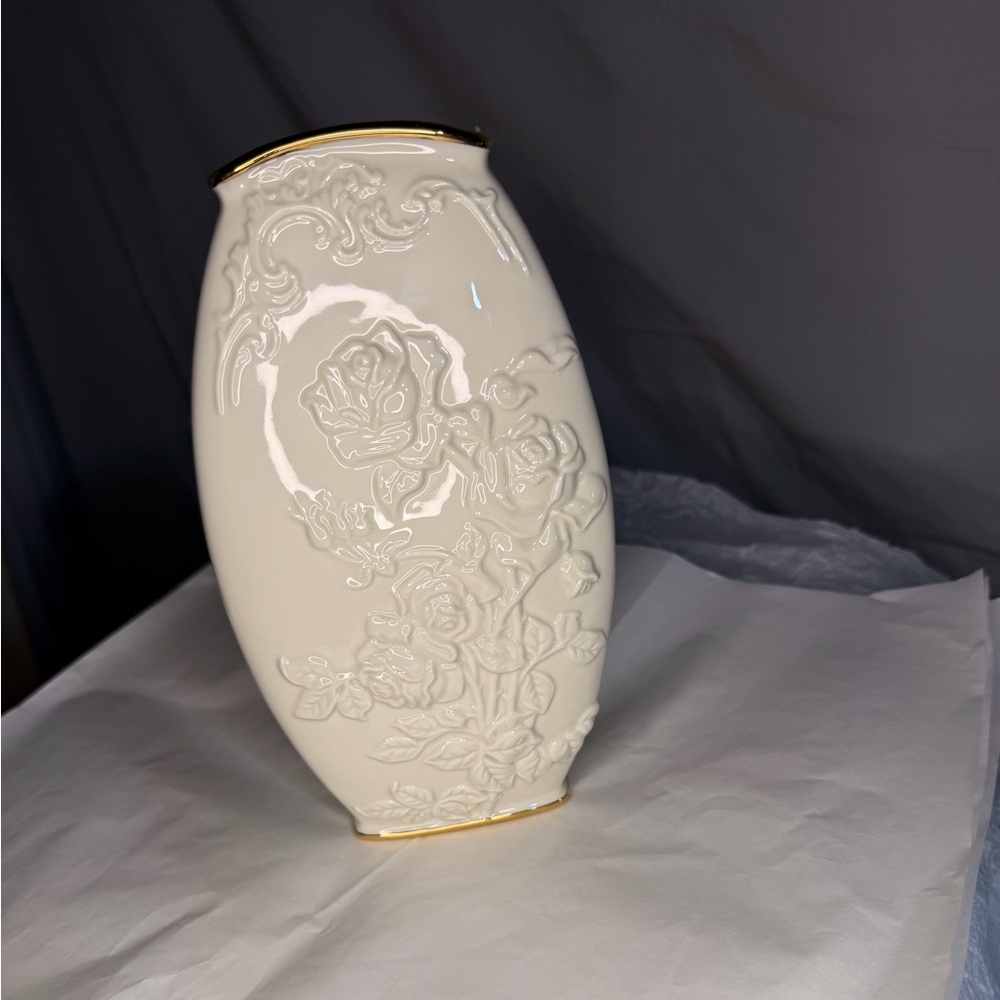 Elegant Cream Vase with Floral Design